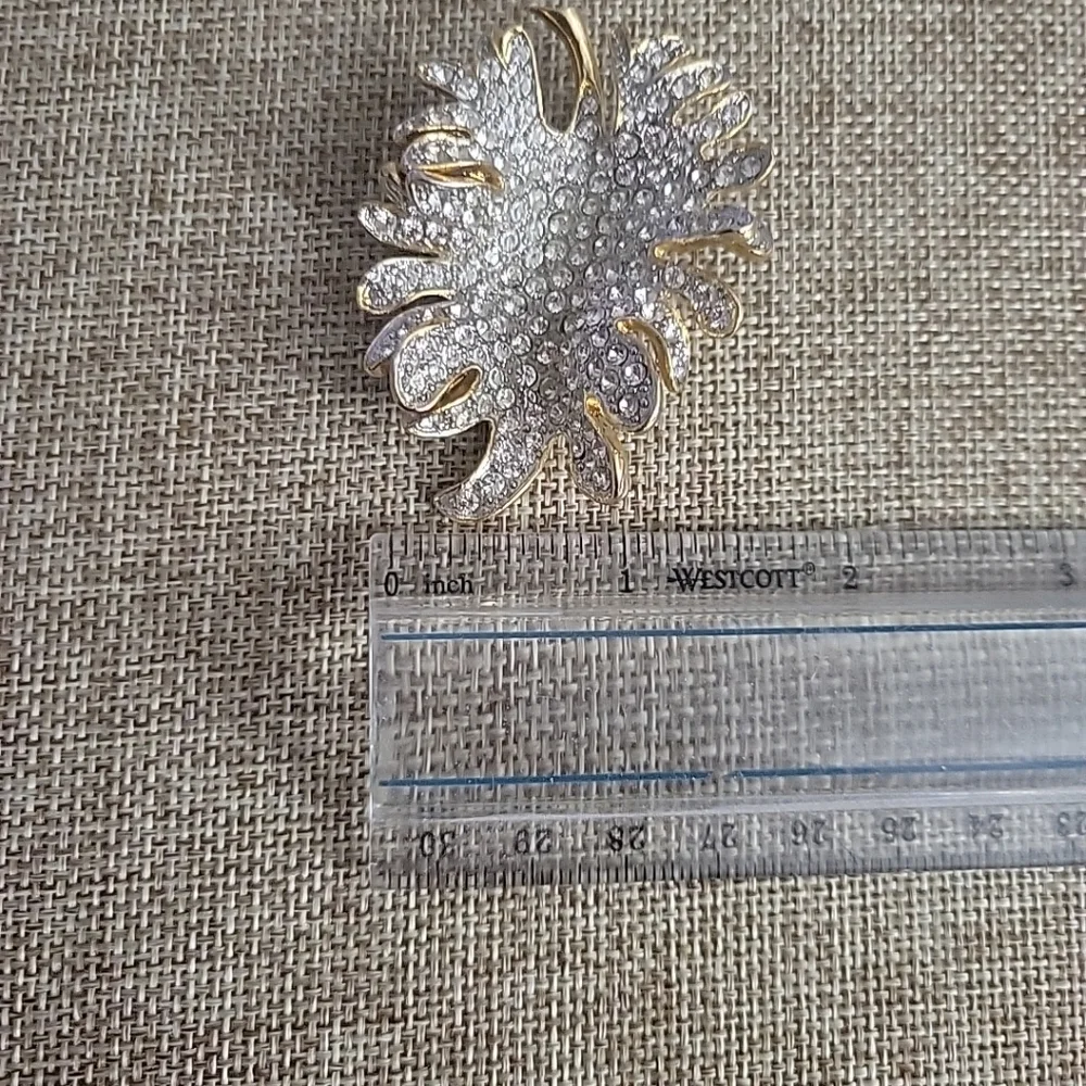 VTG Les Bernard Large Goldtone Pave Crystal Rhinestone Leaf  Brooch Signed
